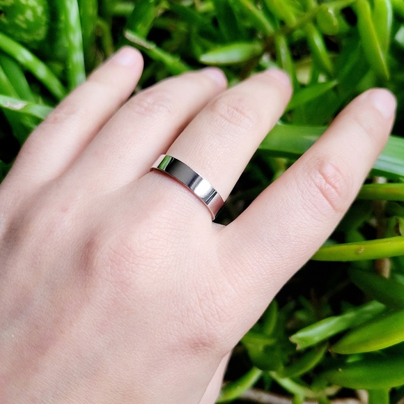 New Simple Classic Silver Ring Band, size 7.5 - Picture 4 of 7